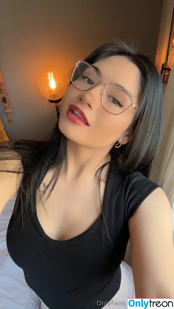 mollyaira nude photo #0086 (airaxhelen)