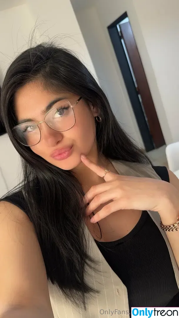 mollyaira nude photo #0092 (airaxhelen)