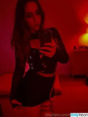 mollymaeve / mollymaeve_ / smtten_kitten nude photo #0567