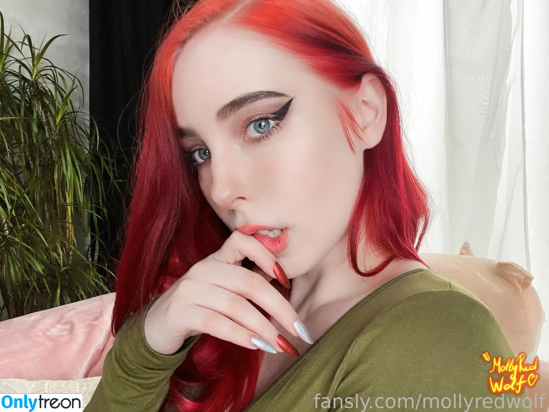 MollyRedWolf nude photo #1213 (MollyRebbit / mollyredwolf_ph)