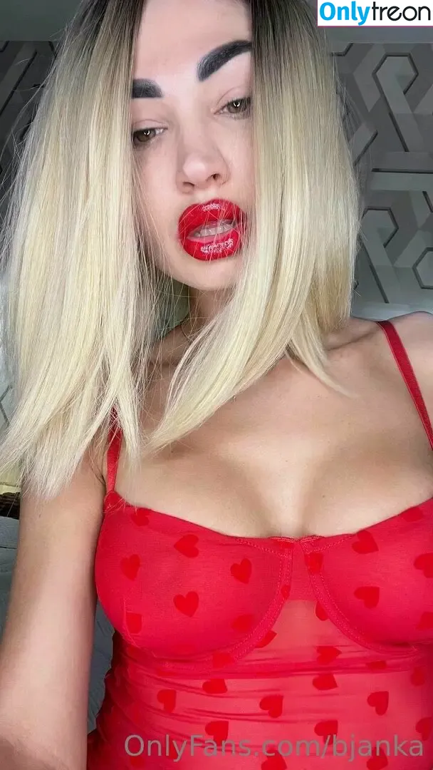 mommy_bjanka nude photo #0034 (El Bjanka / bjanka_b / thebaddest_m0mmy)