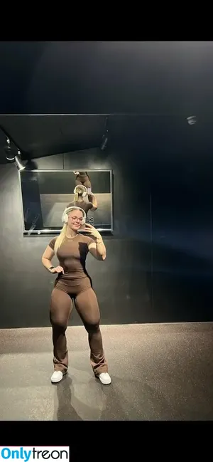 MommyMewtwo / Avalynn Rose / _mommymewtwo / avalynnrose nude photo #0142