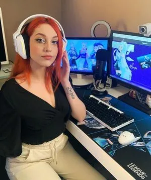 Mona Schon / Italian Streamer / monaschon nude photo #0027