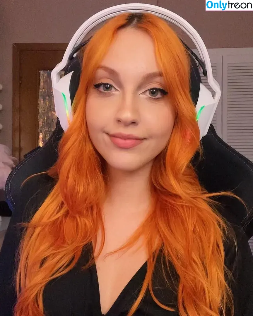 Mona Schon nude photo #0002 (Italian Streamer / monaschon)