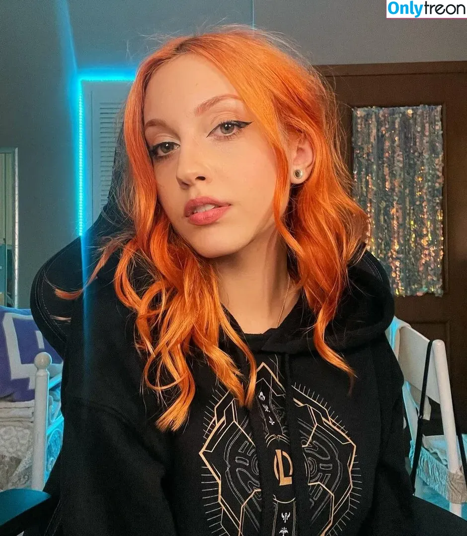 Mona Schon nude photo #0004 (Italian Streamer / monaschon)