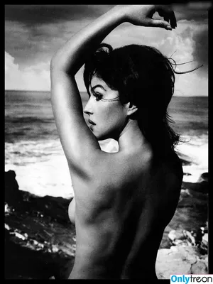 Monica Bellucci / aMonicaBellucci / bellucciginebra / monicabellucciofficiel nude photo #0438