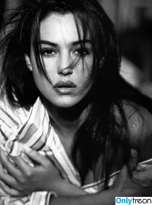 Monica Bellucci / aMonicaBellucci / bellucciginebra / monicabellucciofficiel nude photo #0581