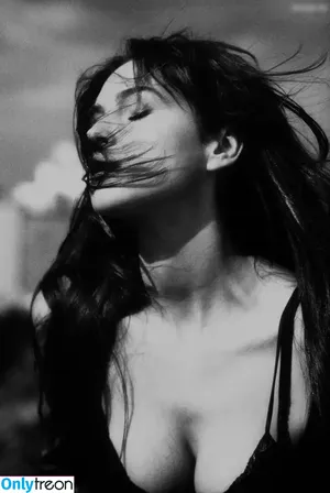 Monica Bellucci / aMonicaBellucci / bellucciginebra / monicabellucciofficiel nude photo #0588