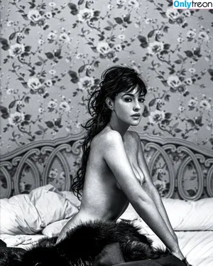 Monica Bellucci / aMonicaBellucci / bellucciginebra / monicabellucciofficiel nude photo #0619