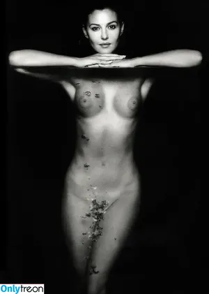 Monica Bellucci / aMonicaBellucci / bellucciginebra / monicabellucciofficiel nude photo #0625