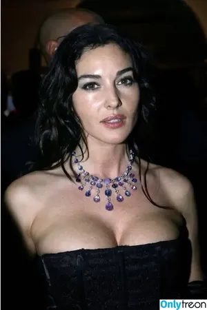 Monica Bellucci / aMonicaBellucci / bellucciginebra / monicabellucciofficiel nude photo #0681