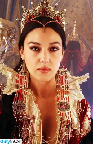Monica Bellucci / aMonicaBellucci / bellucciginebra / monicabellucciofficiel nude photo #0798