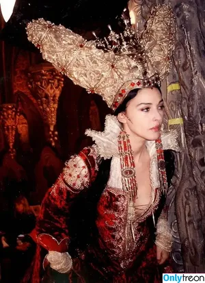 Monica Bellucci / aMonicaBellucci / bellucciginebra / monicabellucciofficiel nude photo #0802