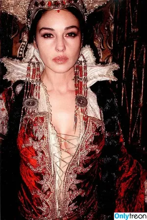 Monica Bellucci / aMonicaBellucci / bellucciginebra / monicabellucciofficiel nude photo #0804