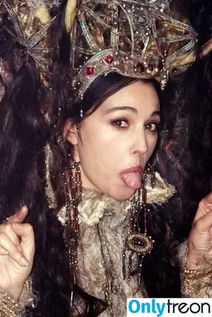 Monica Bellucci / aMonicaBellucci / bellucciginebra / monicabellucciofficiel nude photo #0805