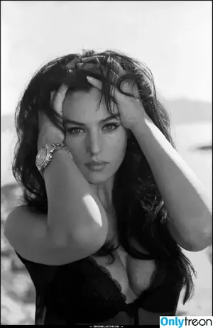Monica Bellucci / aMonicaBellucci / bellucciginebra / monicabellucciofficiel nude photo #0875