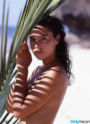 Monica Bellucci / aMonicaBellucci / bellucciginebra / monicabellucciofficiel nude photo #0922