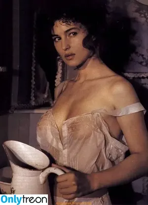 Monica Bellucci / aMonicaBellucci / bellucciginebra / monicabellucciofficiel nude photo #0929