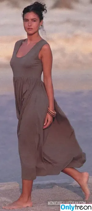 Monica Bellucci / aMonicaBellucci / bellucciginebra / monicabellucciofficiel nude photo #0930