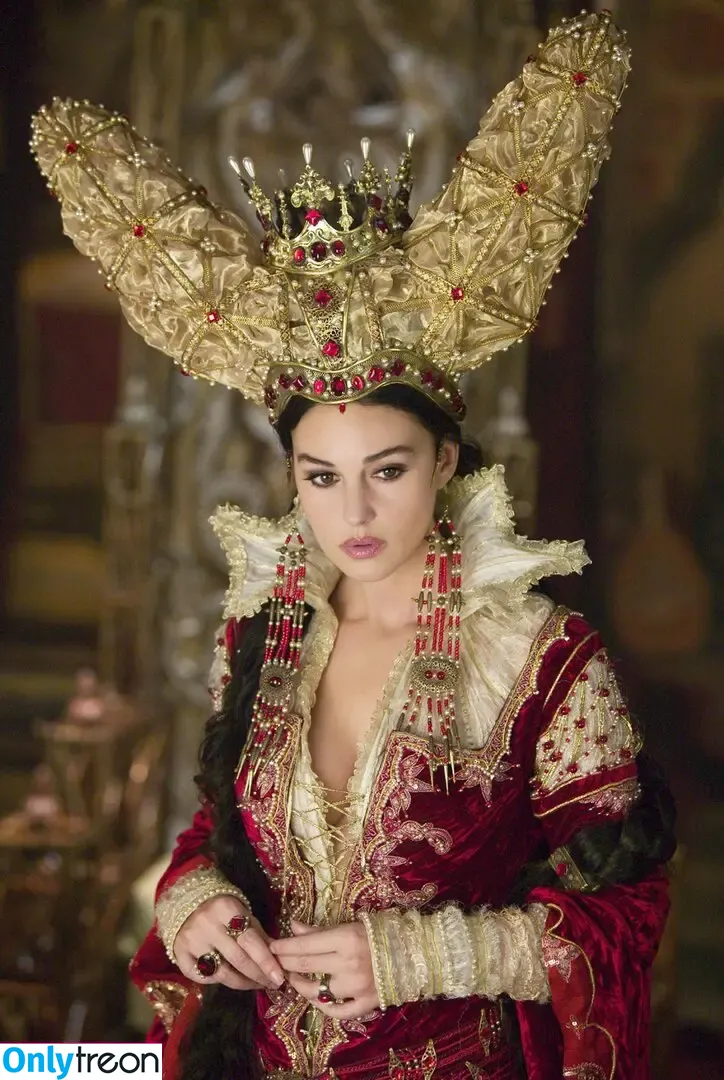 Monica Bellucci nude photo #0806 (aMonicaBellucci / bellucciginebra / monicabellucciofficiel)