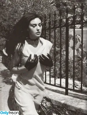 Monica Bellucci / aMonicaBellucci / bellucciginebra / monicabellucciofficiel nude photo #1057