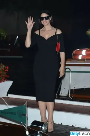 Monica Bellucci / aMonicaBellucci / bellucciginebra / monicabellucciofficiel nude photo #1073