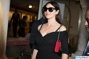 Monica Bellucci / aMonicaBellucci / bellucciginebra / monicabellucciofficiel nude photo #1088