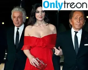 Monica Bellucci / aMonicaBellucci / bellucciginebra / monicabellucciofficiel nude photo #1096