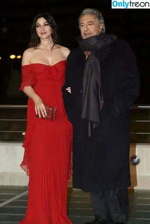 Monica Bellucci / aMonicaBellucci / bellucciginebra / monicabellucciofficiel nude photo #1110