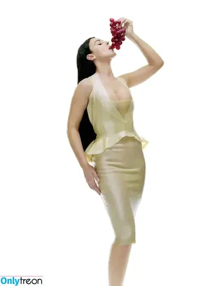 Monica Bellucci / aMonicaBellucci / bellucciginebra / monicabellucciofficiel nude photo #1200