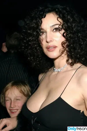 Monica Bellucci / aMonicaBellucci / bellucciginebra / monicabellucciofficiel nude photo #1211