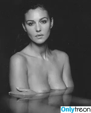 Monica Bellucci / aMonicaBellucci / bellucciginebra / monicabellucciofficiel nude photo #1236