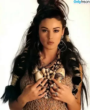 Monica Bellucci / aMonicaBellucci / bellucciginebra / monicabellucciofficiel nude photo #1291