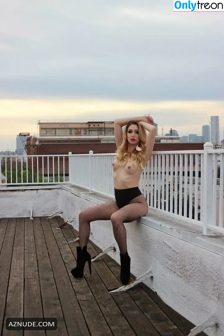 Monica May nude photo #0211 (MissMayBurlesque / _MissMonicaMay)