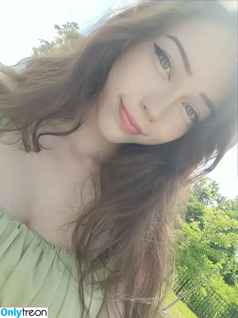 Moniibagel nude photo #0067 (Monii_Bagel / monii.bagel)