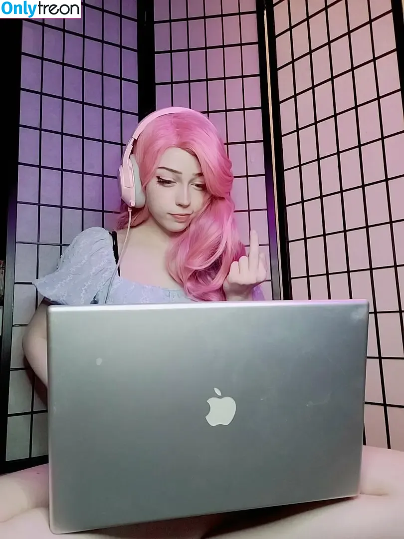 Moniibagel nude photo #0086 (Monii_Bagel / monii.bagel)