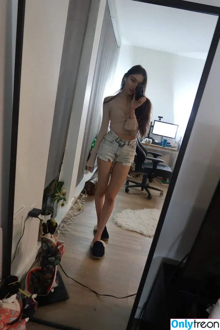 moonstreuxx nude photo #0020 (moonstreuxx)