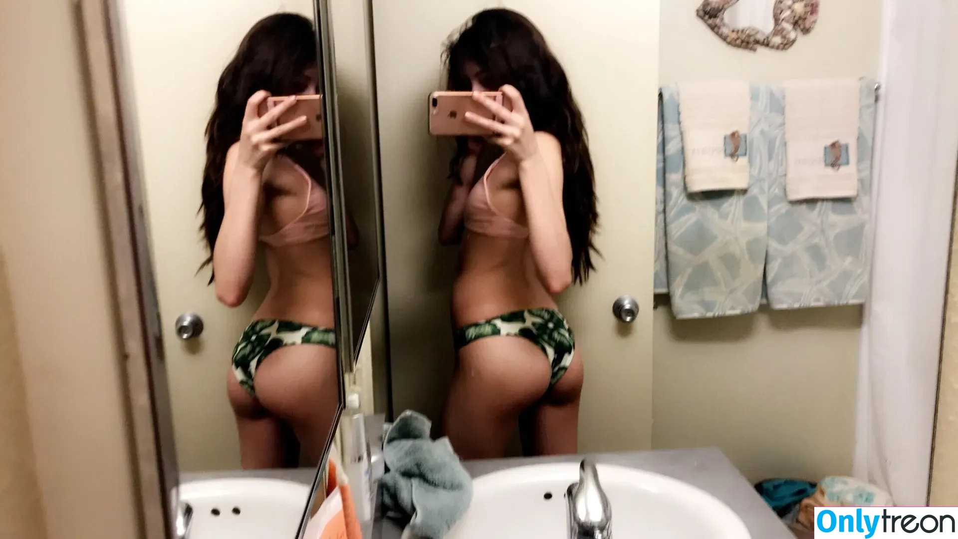 moonstreuxx nude photo #0021 (moonstreuxx)