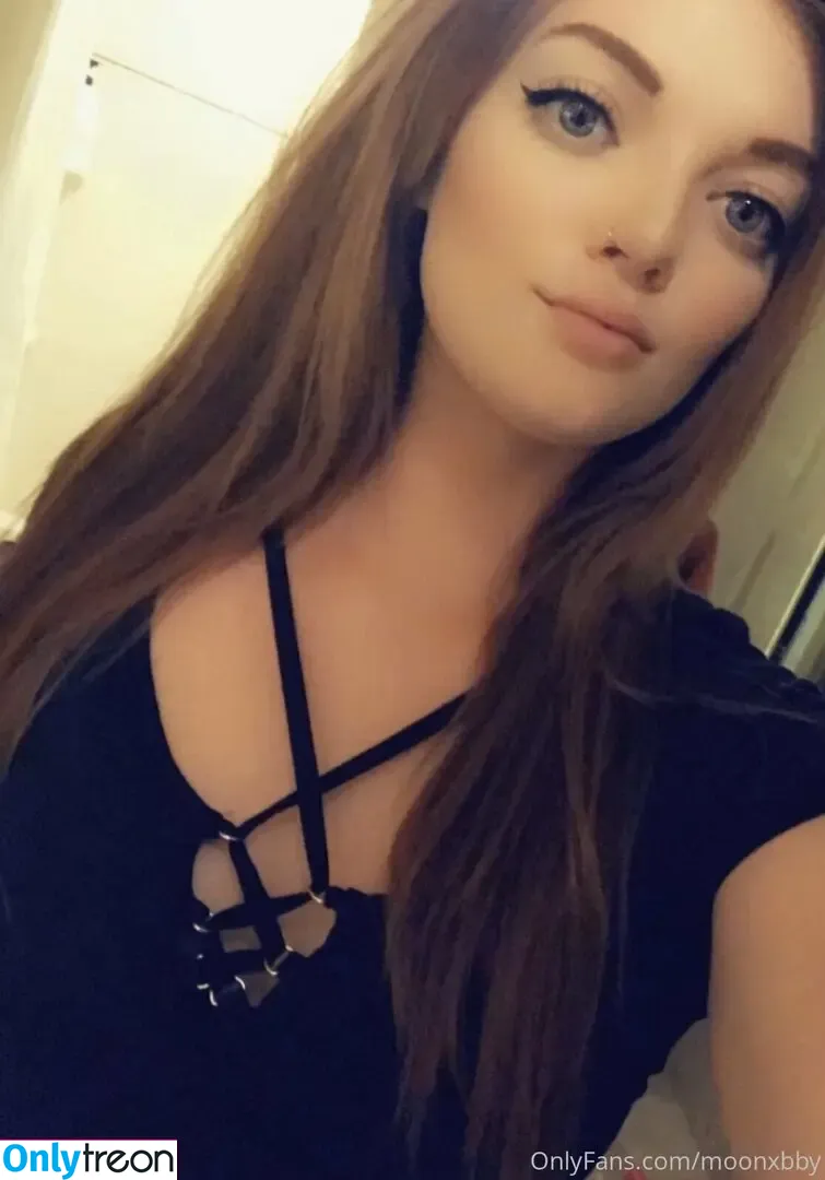 moonxbby nude photo #0013 (moonxxbby)