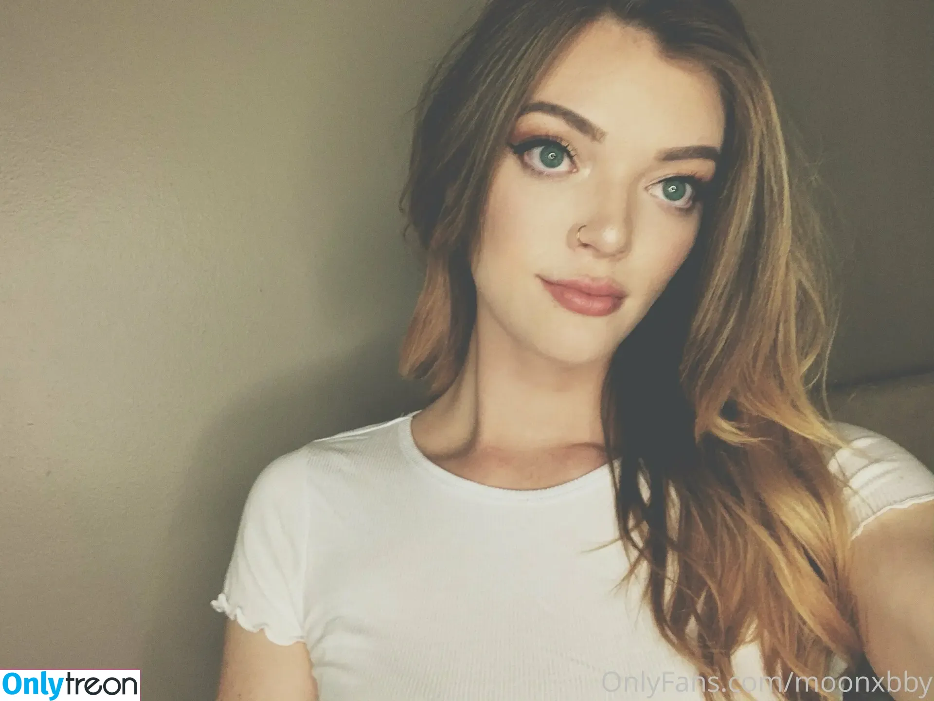 moonxbby nude photo #0014 (moonxxbby)