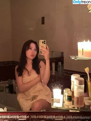 moorelliee / ellimoore nude photo #0007