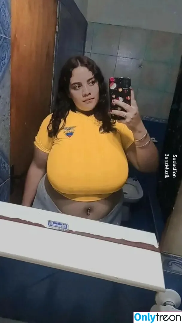 Morena Diaz nude photo #0008 (diazdiazmo_27 / morenaaaaaaaa / morenadiaz_27 / susananoemi_27 🇦🇷)