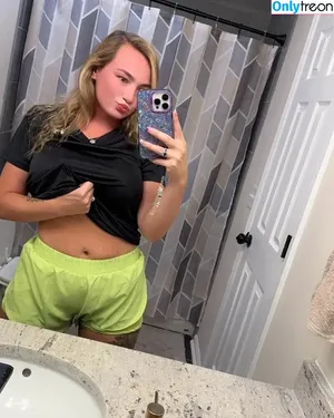 Morgan Stark / Morgan.starkxo / morgandoesnt.care nude photo #0001