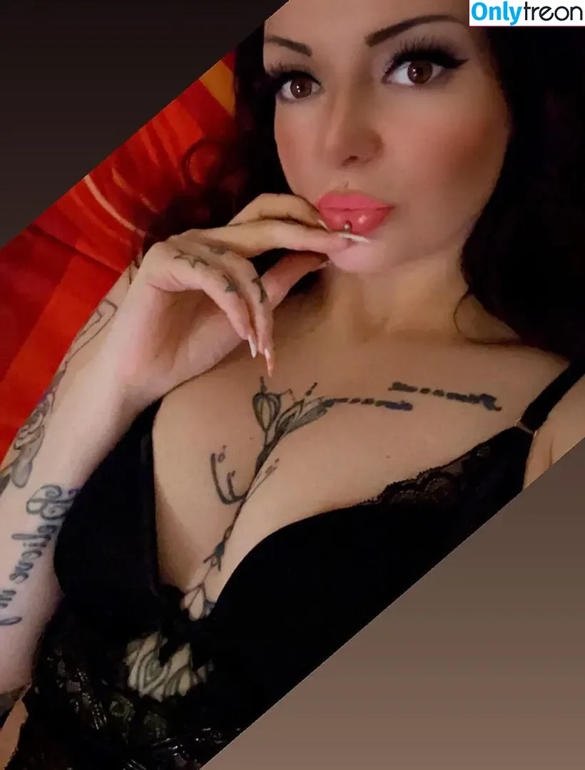 Moste.hated_hoe_ nude photo #0001 (________m0st.hated_h0e_)