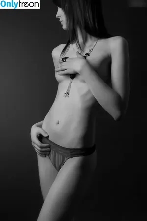 Mrs.Kara / KaravanRotten90 nude photo #0003