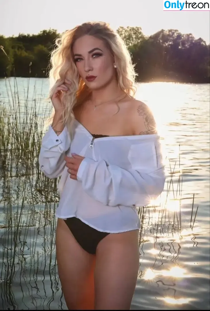 mrs.mineee nude photo #0001 (_mrs.mineee_)
