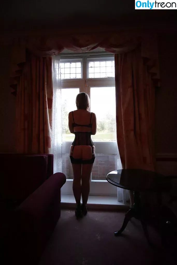 Mrs S Stockings nude photo #0101 (mrshnylons / mrshosiery)