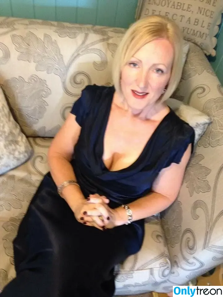 Mrs S Stockings nude photo #0400 (mrshnylons / mrshosiery)