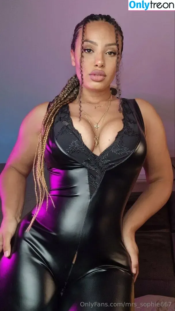 mrs_sophie667 nude photo #0117 (mrs_sophieofficial)
