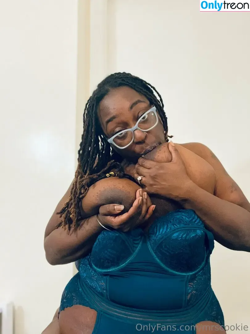 mrscookie nude photo #0026 (mrscookie)